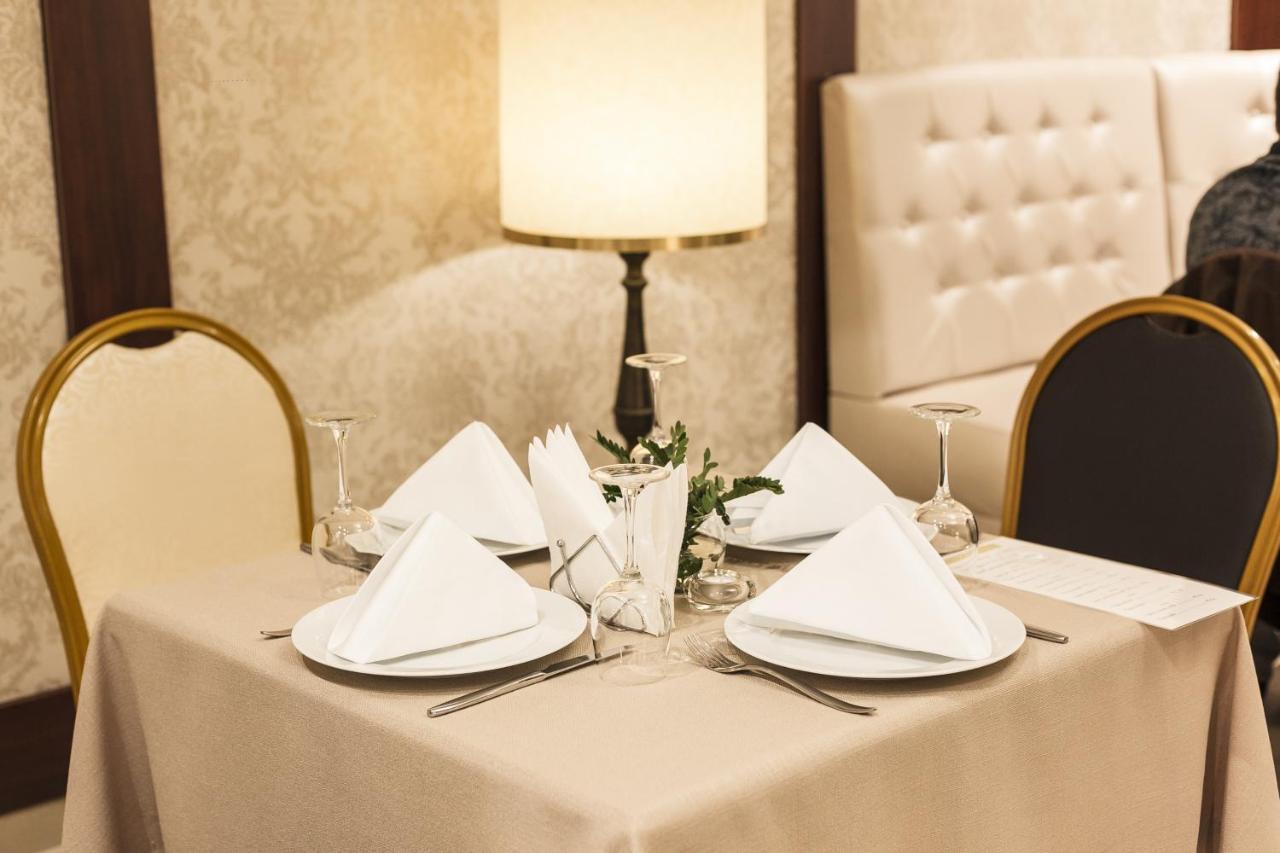 Colinele Aurii Cimislia Hotel Eksteriør billede